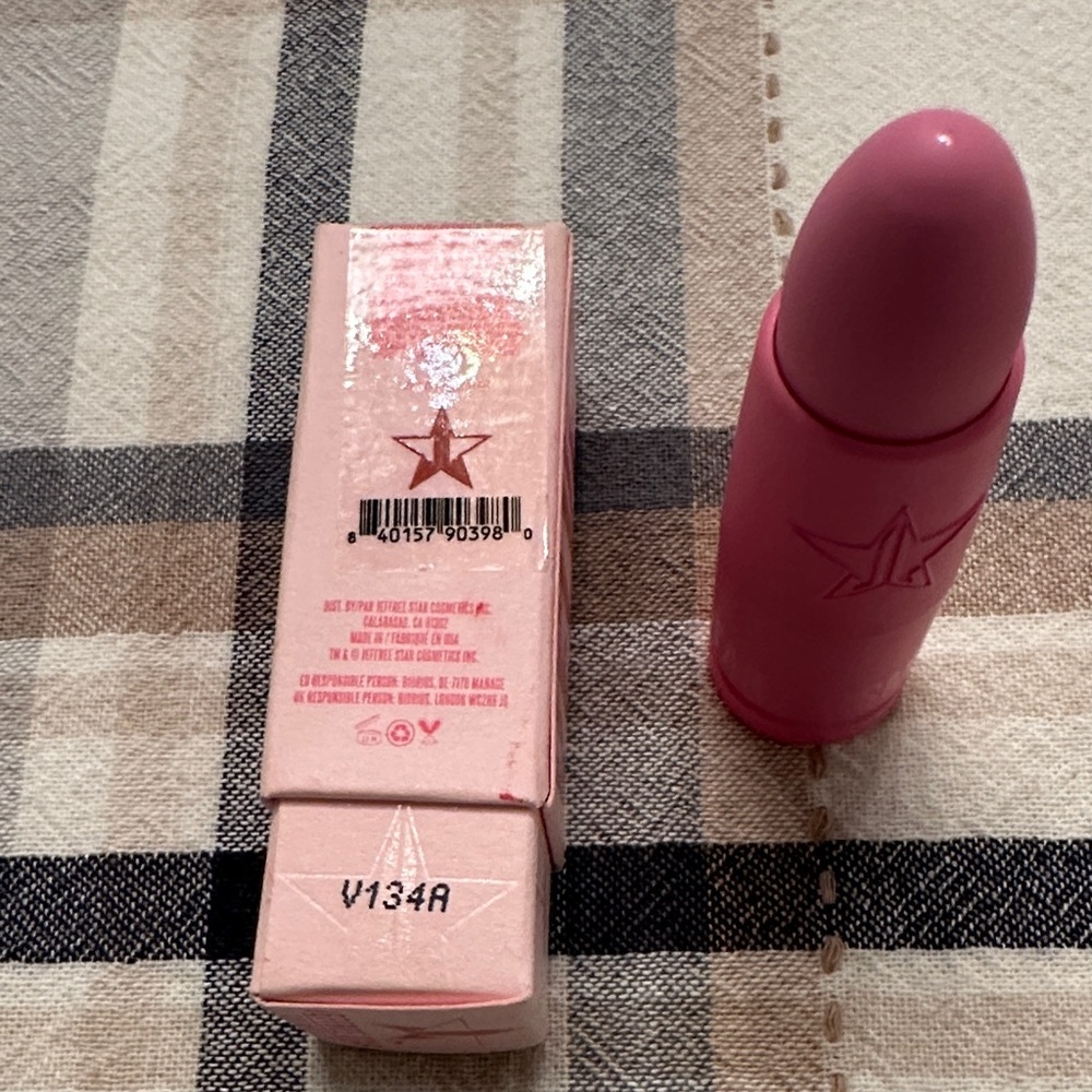NWOT: Jeffree Star Velvet Trap WYOMING ICED TEA Lipstick.